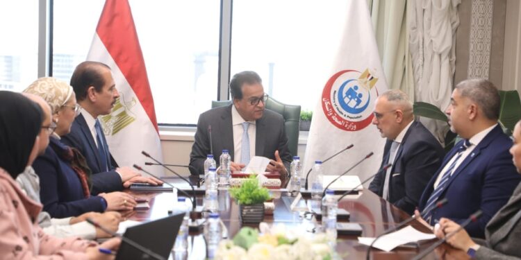 وزير الصحة والسكان يستقبل ممثلي شركة أبوت للصناعات الدوائية لتعزيز سبل التعاون