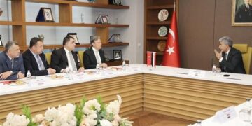 وزير السياحة والآثار يواصل لقاءاته المهنية بإسطنبول