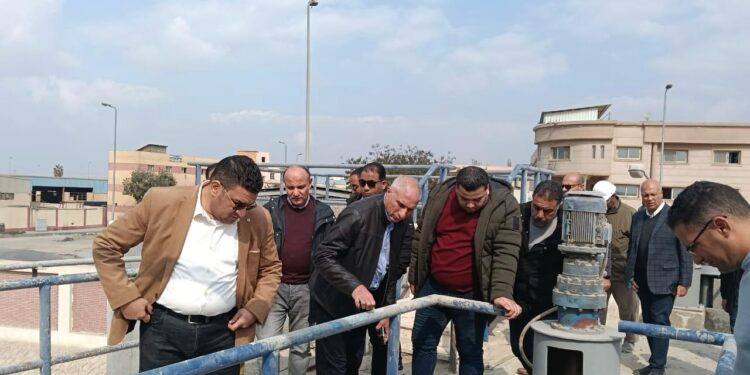 مسئولو “الإسكان” يتفقدون محطات المياه وروافع الصرف ومشروعات التطوير الجارية بمدينة العبور
