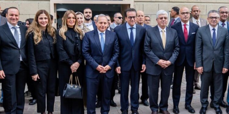 البنك المركزي يدعم مشروعي تطوير “محضن مستشفى النساء والتوليد المجاني” و”طوارئ مستشفى الأطفال” في مدينة عين شمس الطبية