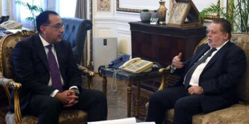 رئيس الوزراء يلتقي محافظ البنك المركزي