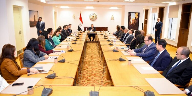 وزير الخارجية والهجرة يجتمع بأعضاء السلك الدبلوماسى المصرى من الدرجات الحديثة والمتوسطة