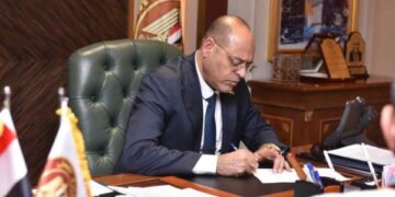 وزير العمل يوجه بُسرعة متابعة عمالة غير منتظمة ضحايا حادث  انقلاب سيارة على طريق السويس الصحراوي