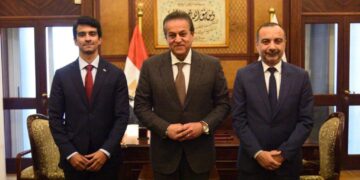 وزير الصحة وسفير بنما يناقشان تعزيز التعاون الصحي وتوسيع الشراكة في صناعة الأدوية والتكنولوجيا الطبية