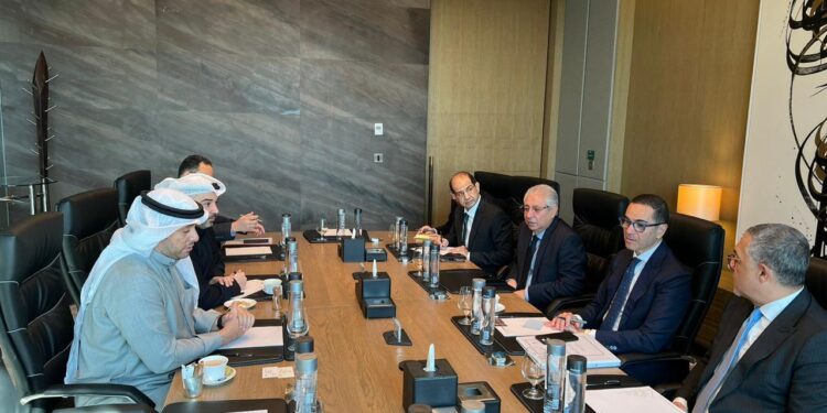 وزير الاستثمار يلتقي وفد مجموعة عارف الاستثمارية الكويتية لاستعراض فرص ومقومات الاستثمار بالسوق المصري