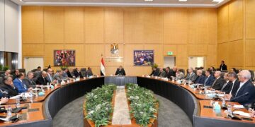 وزير الإسكان يتابع موقف مشروعات مياه الشرب والصرف الصحي بـ “حياة كريمة”