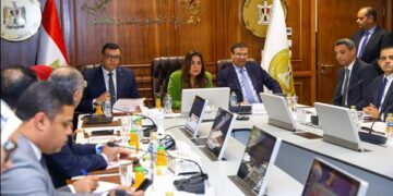 وزراء التنمية المحلية والإسكان والزراعة يتابعون مع المحافظين جهود التصدي للتعديات على الأراضي الزراعية