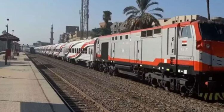 السكة الحديد : تعديل تركيب قطارى 915 / 900 على خط القاهرة / الإسكندرية والعكس