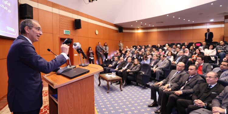 وزير الاتصالات يفتتح ورشة عمل “تطبيقات الذكاء الاصطناعى فى مختلف القطاعات”