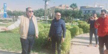 جهاز مدينة الشروق يشن حملة لإزالة الإشغالات ويواصل أعمال التطوير