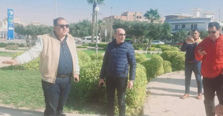 جهاز مدينة الشروق يشن حملة لإزالة الإشغالات ويواصل أعمال التطوير