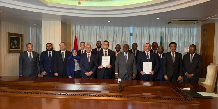 وزير الإسكان بمصر ونظيره بغينيا الاستوائية يوقعان مذكرة تـفاهم في مجالات الإسكان والتنمية العمرانية والبنية التحتية