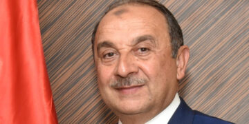 وزير قطاع الأعمال العام يبدأ جولة تفقدية لمصانع وشركات تابعة جنوب الصعيد