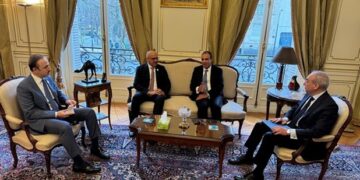 وزير الخارجية والهجرة يلتقى مع نظيره البحريني في باريس