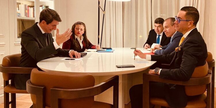 وزير الاستثمار يلتقي أعضاء الجمعية الإسبانية للهيدروجين لاستعراض فرص ومقومات الاستثمار بالسوق المصري في مجال إنتاج الهيدروجين.