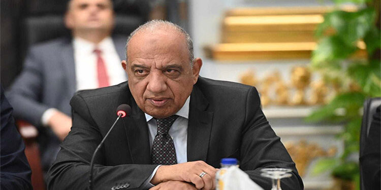 وزير الكهرباء يلغى قرار توقيع عقوبات على 6 قيادات بشركة مصر الوسطى