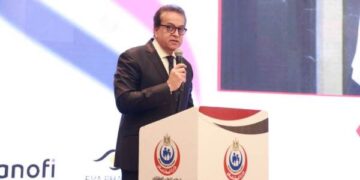 وزير الصحة يؤكد دعم القيادة السياسية لكافة الجهود الهادفة لتحسين صحة المواطنين