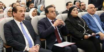 وزير الصحة يتابع تداعيات الحريق الذي اشتعل بجوار إدارة التراخيص الطبية