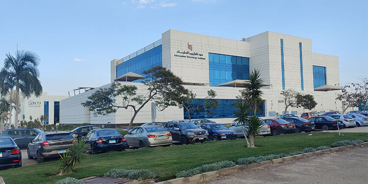 كيف أصبح معهد تكنولوجيا المعلومات أول مركز حكومى معتمد من آبل فى أفريقيا؟