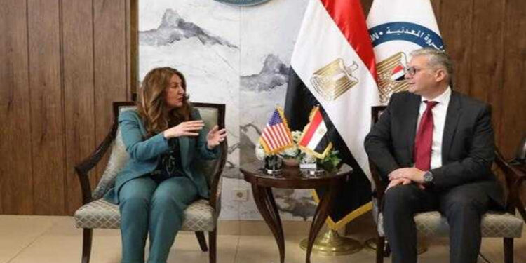 وزير البترول يلتقي سفيرة الولايات المتحدة الأمريكية فى مصر