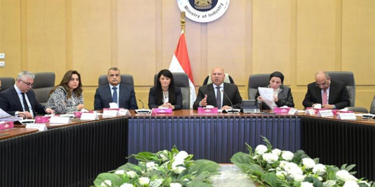وزير الصناعة والنقل يترأس الاجتماع التاسع عشر للمجموعة الوزارية للتنمية الصناعية
