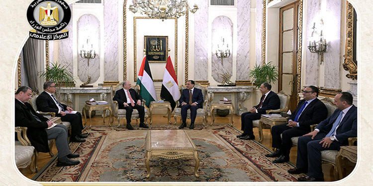 نشاط رئيس الوزراء فى أسبوع.. لقاءات واجتماعات ومتابعات للملفات الحيوية