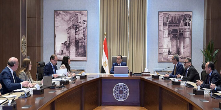 رئيس الوزراء يتابع جهود فض التشابكات المالية بين الهيئة القومية للبريد وبنك الاستثمار القومي
