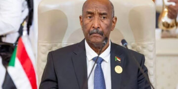 عبدالفتاح البرهان يصل القاهرة للمشاركة في القمة العربية غير العادية