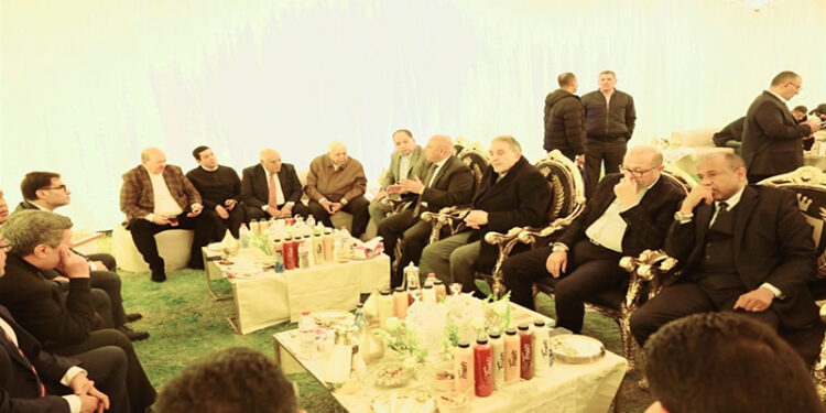 وزير الصناعة والنقل يتناول وجبة الإفطار مع عمال مصانع الحديد والصلب بمدينة السادات