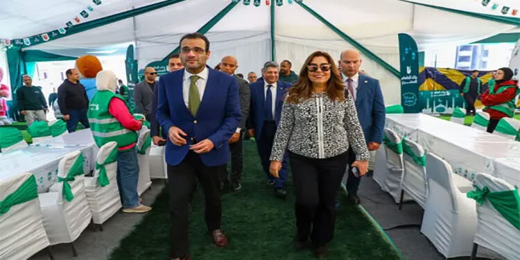 وزيرة التنمية تزور مقر بنك الطعام المصري وتتابع عمليات تعبئة وتغليف الوجبات الساخنة وكراتين رمضان