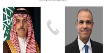اتصال هاتفي بين وزير الخارجية والهجرة ونظيره السعودي