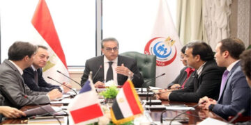 وزير الصحة والسكان يستقبل السفير الفرنسي بالقاهرة لبحث سبل التعاون فى مجال الرعاية الصحية
