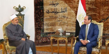 الرئيس السيسي يجرى اتصالا هاتفيا بشيخ الأزهر للاطمئنان على صحته