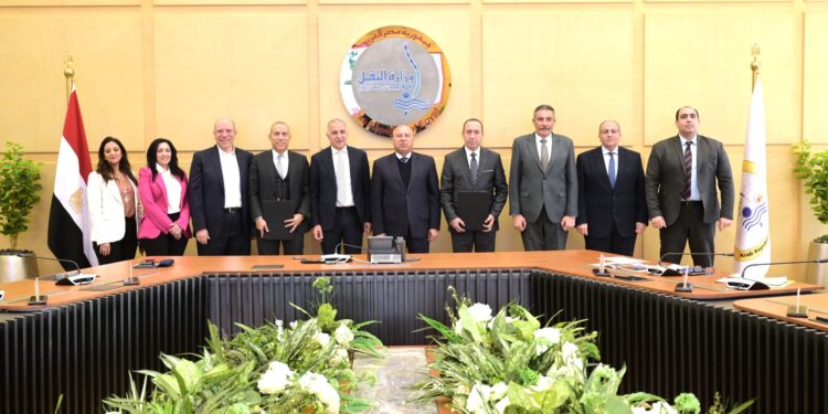 وزير الصناعة يشهد توقيع مذكرة تفاهم بين الشركة القابضة للنقل البحري والبري وشركة السويدي اليكتريك