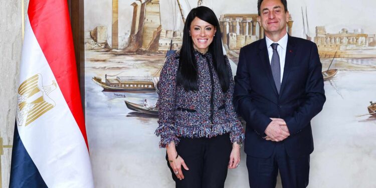 المشاط والسفير الفرنسي يبحثان أولويات الشراكة في الفترة المقبلة