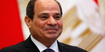 الرئيس السيسي يهنئ الشعب المصري والأمتين العربية والإسلامية بعيد الفطر المبارك