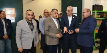 وزير الإنتاج الحربي يتفقد خطوط الإنتاج و مراحل التصنيع  بشركة أبو زعبل للصناعات المتخصصة