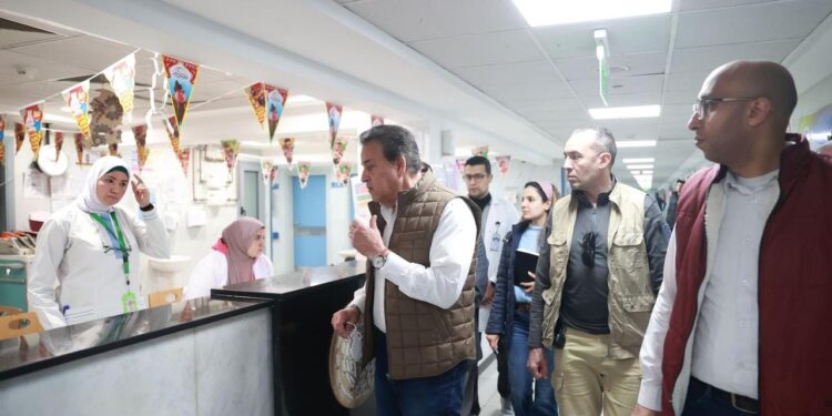 نائب رئيس مجلس الوزراء يتفقد مستشفى الهلال ومستشفى شبرا العام