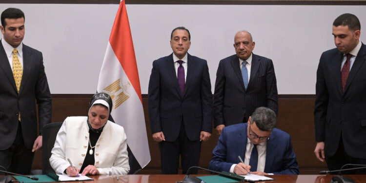 مدبولي يشهد توقيع اتفاقية مشروع إنشاء محطة رياح لإنتاج الكهرباء بقدرة 500 ميجاوات بخليج السويس