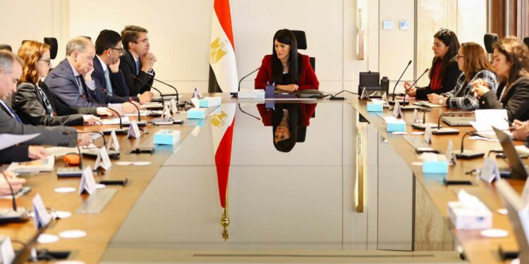 وزيرة التخطيط: التعاون مع برنامج J-CAP سيسهم في تعزيز كفاءة سوق الدين المحلي