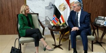 وزير البترول يبحث مع سفيرة النرويج ورئيس سكاتك التعاون فى مجال الطاقة الخضراء