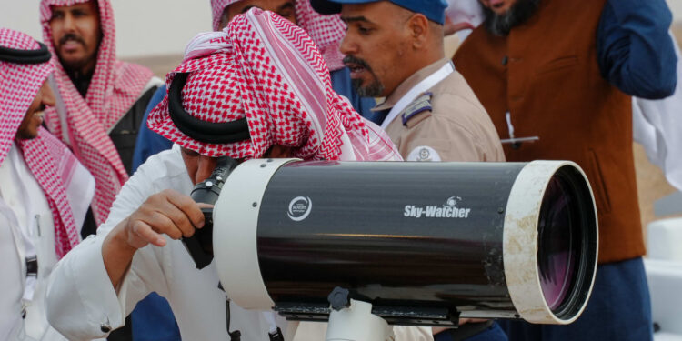 السعودية تعلن الأحد أول أيام عيد الفطر المبارك 2025