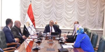 وزير العمل يبحث مستجدات إعداد استراتيجية لتطوير مهام وخدمات الوزارة