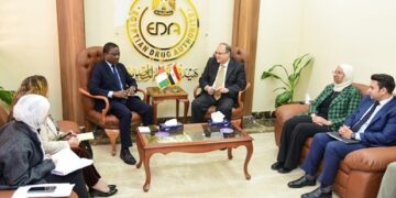 رئيس هيئة الدواء يبحث سبل تعزيز التعاون الدوائي مع السفير الإيفواري بالقاهرة