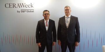 وزير البترول يبحث مع رئيس هاليبرتون التوسع فى تطبيق الحلول التكنولوجية