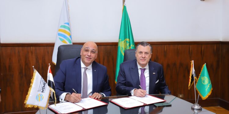 بنك مصر يوقع عقداً مع جهاز تنمية المشروعات بقيمة 200 مليون جنيه لدعم المشروعات الصغير