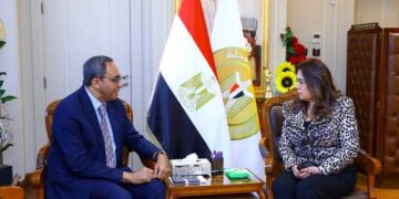 وزيرة التنمية تتابع مع محافظ قنا جهود توافر السلع الأساسية للمواطنين ومشروعات الخطة الاستثمارية