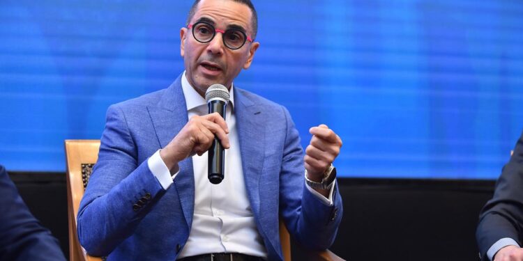 وزير الاستثمار يستعرض جهود الدولة الهادفة لتيسير بيئة الاستثمار وتعزيز حركة التجارة الخارجية