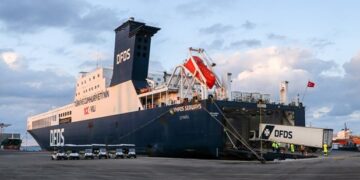 النقل تدعو المصدرين والمستوردين ورجال الأعمال الاستفادة من خط الرورو بين مصر وأوروبا