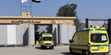 “القاهرة الإخبارية”: معبر رفح استقبل 38 مصابا فلسطينيا لتلقي العلاج بمصر